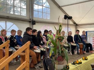 Sonnenschüler begeistern beim Seniorennachmittag des Erntedankfestes in Bramsche